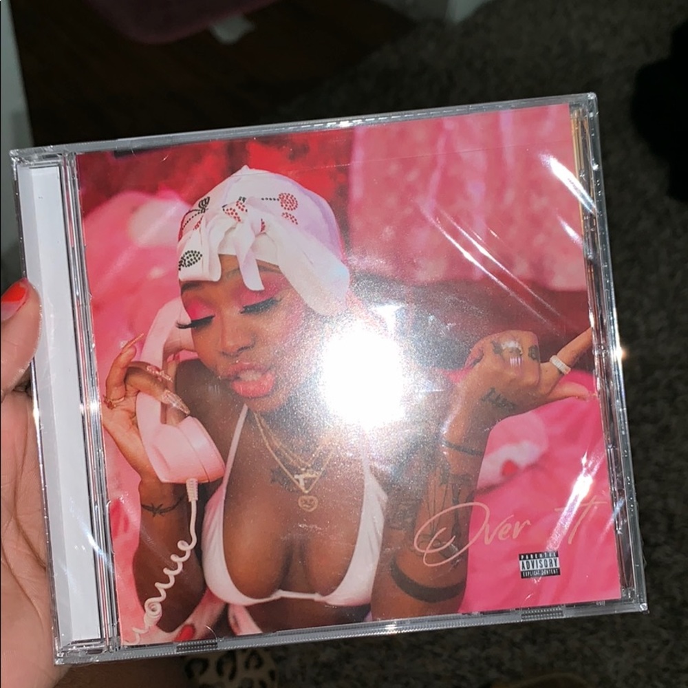 Summer walker CD “OVER IT”